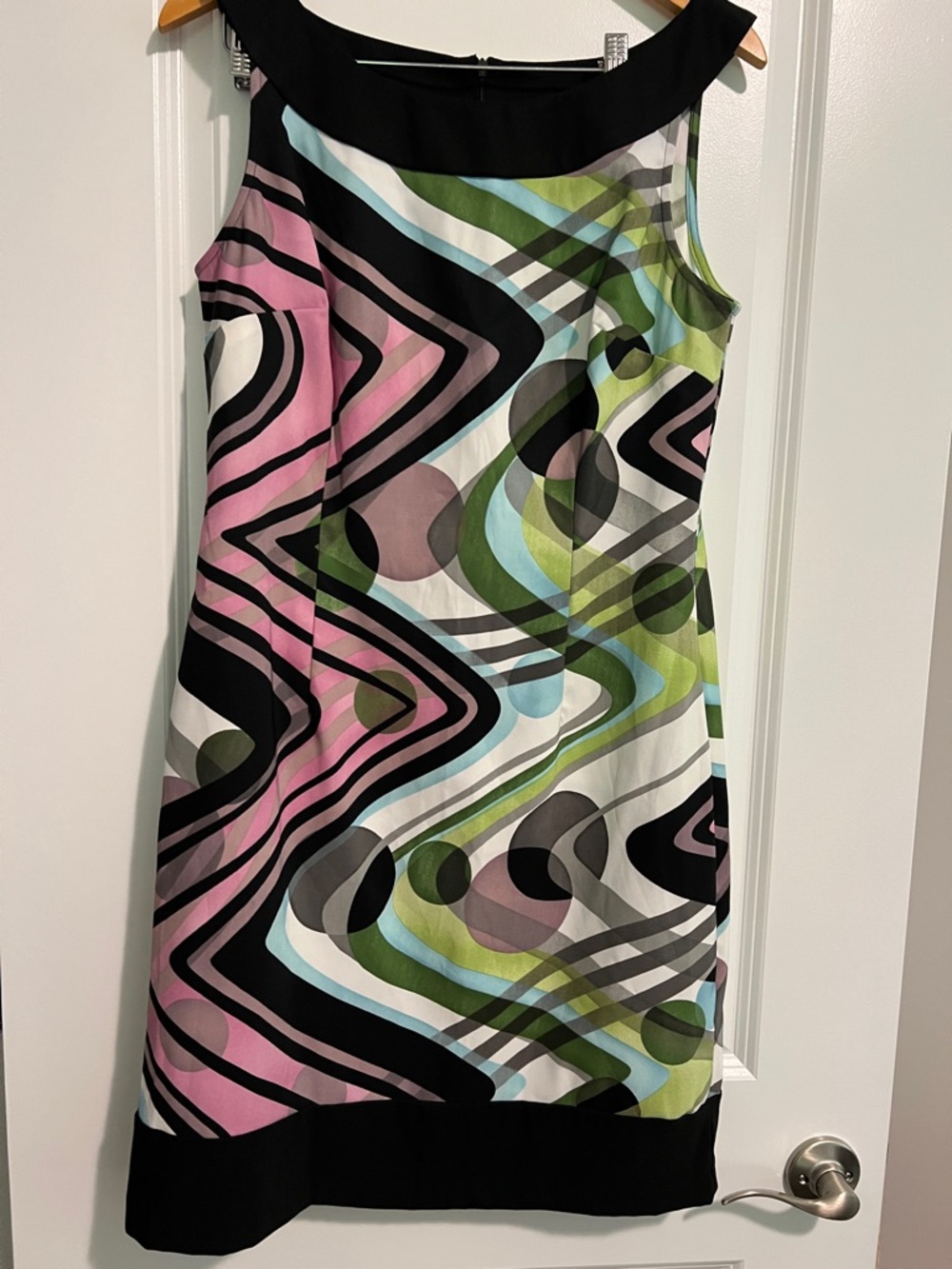 connected apparel Black-Neutral Geometric Shift Dress
